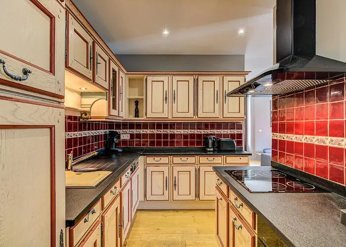 Apartment President, Alpes Agency, Central Chamonix, Sleeps 12 *