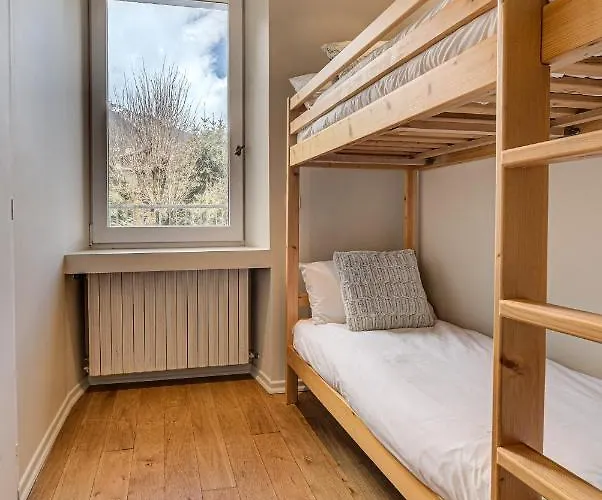 Apartment President, Alpes Agency, Central Chamonix, Sleeps 12 *