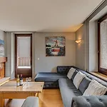 Apartment Apartment President, Alpes Agency, Central Chamonix, Sleeps 12 *