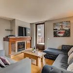 Apartment Apartment President, Alpes Agency, Central Chamonix, Sleeps 12 *