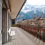 President, Alpes Agency, Chamonix, Sleeps 12 Шамоні