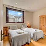 Apartment Apartment President, Alpes Agency, Central Chamonix, Sleeps 12 Chamonix