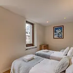 President, Alpes Agency, Chamonix, Sleeps 12 Шамоні