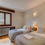 President, Alpes Agency, Chamonix, Sleeps 12 * Шамоні