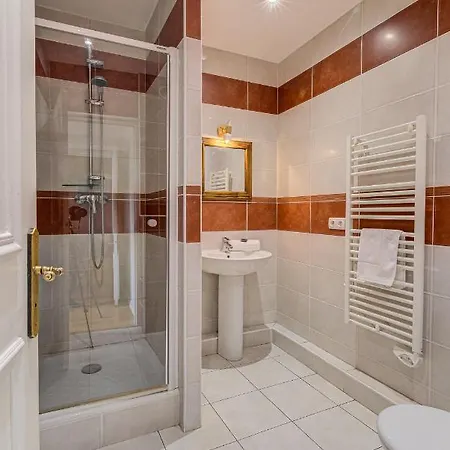 Apartment President - Alpes Travel - Central Chamonix - Sleeps 12 Apartment Chamonix
