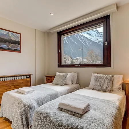 Apartment President - Alpes Travel - Central Chamonix - Sleeps 12 Apartment